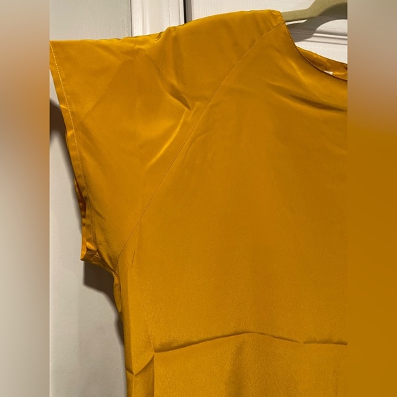 VTG Mustard Yellow Short Sleeve Keyhole Shell Blouse Shoulder Pads Size 14 - Picture 2 of 12